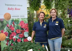 Loretta van den Brand en Irma Jansen bij hun Golden Medal Winnaar de Baby Rose. 